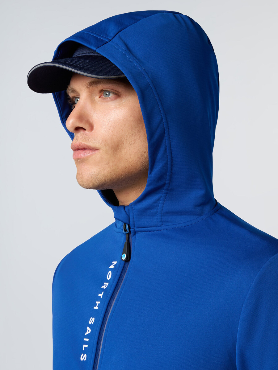 pulover s kapuco softshell z zadrgo