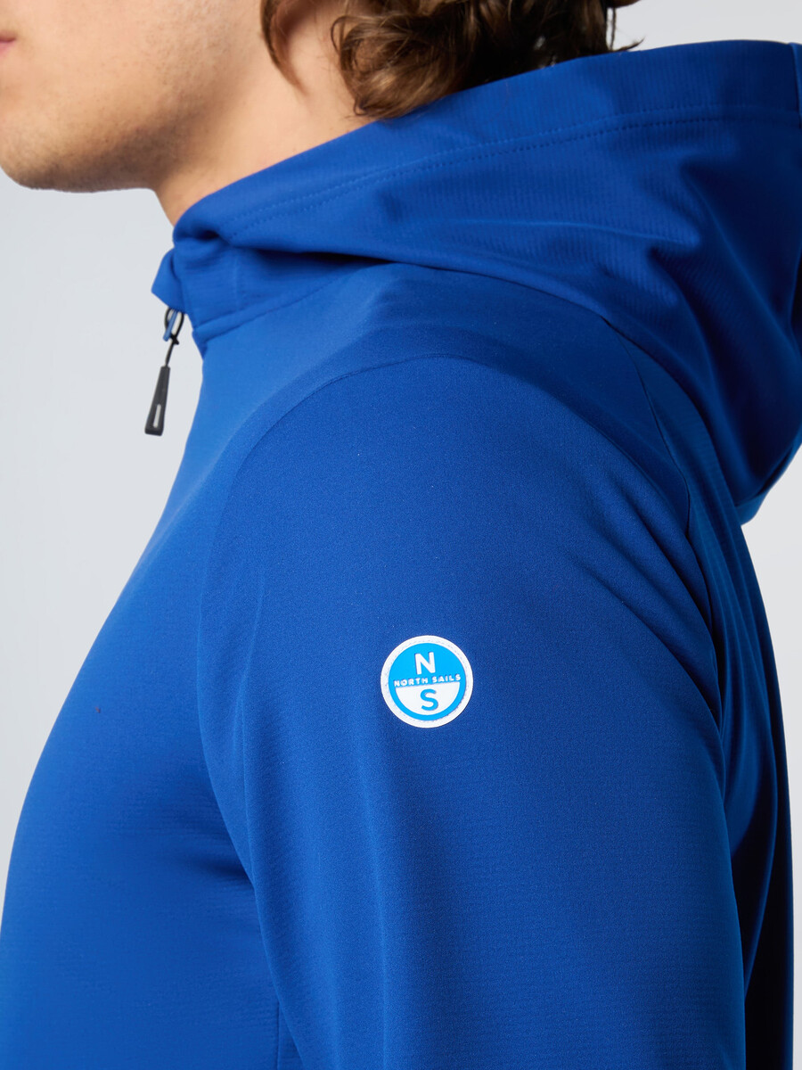pulover s kapuco softshell z zadrgo