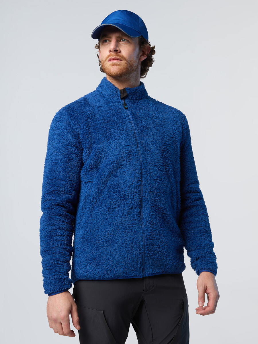 jakna z visokim podstrešjem
