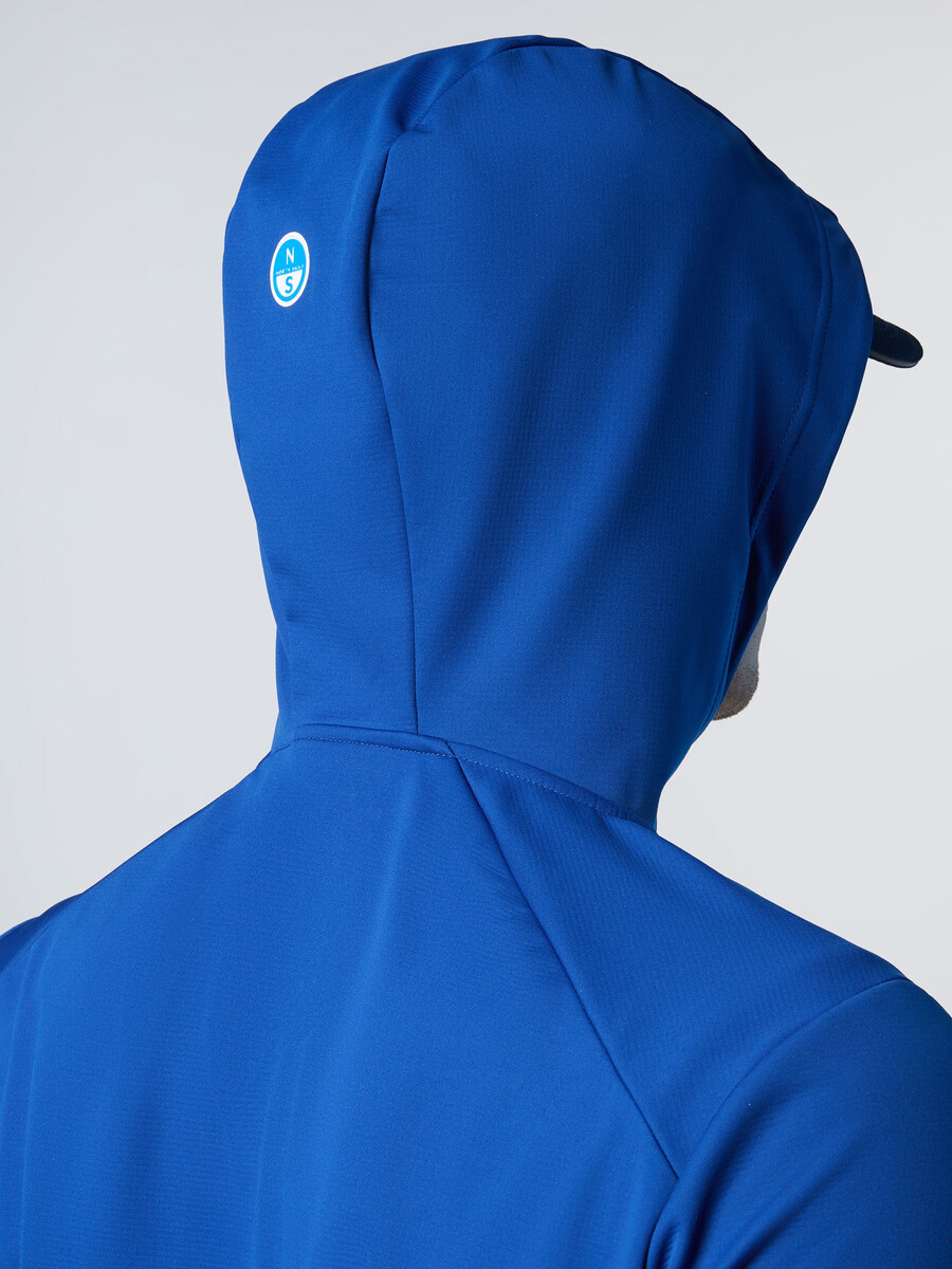 pulover s kapuco softshell z zadrgo